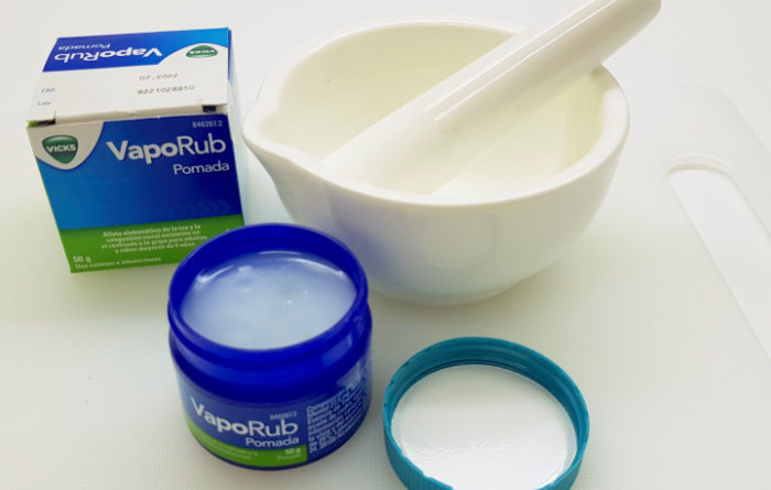 Is Vicks VapoRub an insect repellent?