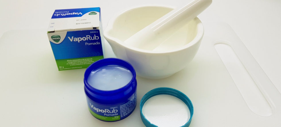 Is Vicks VapoRub an insect repellent?