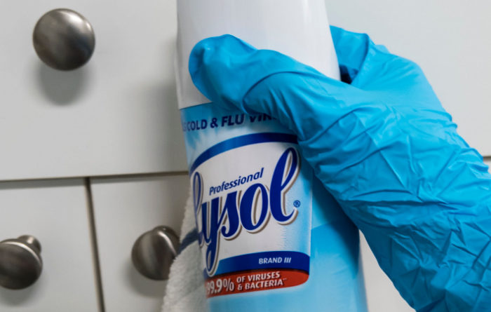 Will Lysol kill a roach?